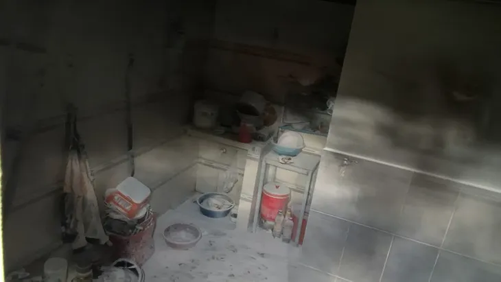 Vợ tự phóng hỏa đốt nhà do ghen tuông, chồng cháy như bó đuốc, con gái bị bỏng nặng - Ảnh 4. Vợ tự phóng hỏa đốt nhà do ghen tuông, chồng cháy như bó đuốc, con gái bị bỏng nặng - Ảnh 4.