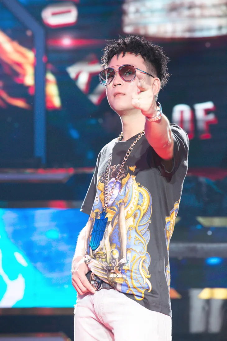 Lộ diện 4 rapper ngồi ghế nóng ngày đầu tiên quay hình King Of Rap 2020 - Ảnh 3. Lộ diện 4 rapper ngồi ghế nóng ngày đầu tiên quay hình King Of Rap 2020 - Ảnh 3.