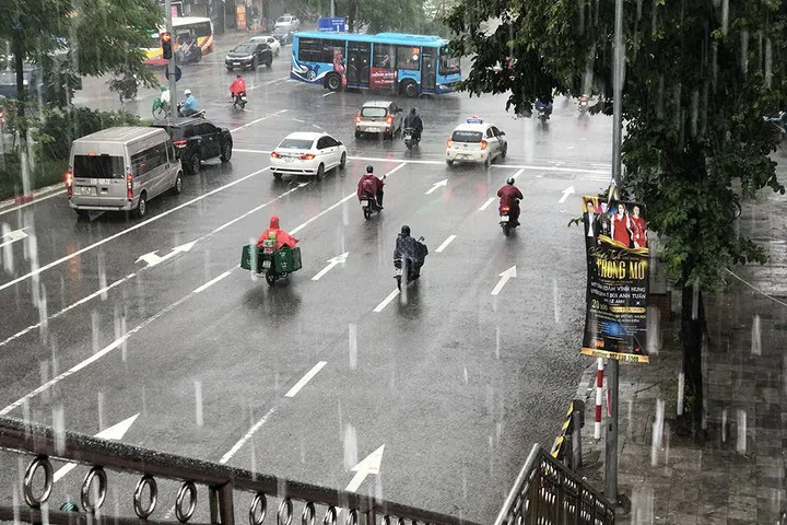 Áp thấp nhiệt đới có khả năng mạnh lên thành bão - Ảnh 1. Áp thấp nhiệt đới có khả năng mạnh lên thành bão - Ảnh 1.