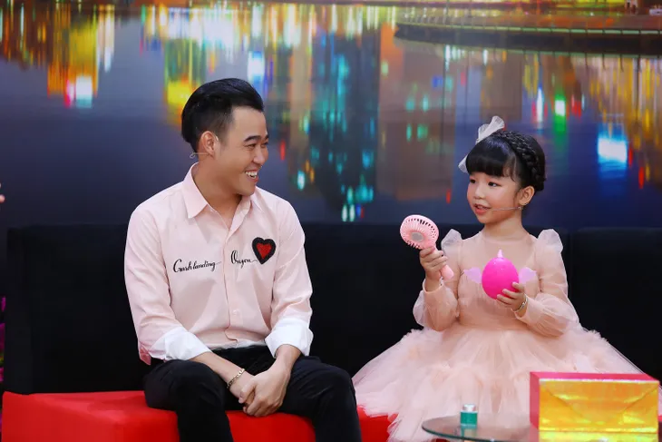 Cô bé nổi tiếng nhất mạng xã hội Bối Bối với ước mơ tính... theo ngày - Ảnh 2. Cô bé nổi tiếng nhất mạng xã hội Bối Bối với ước mơ tính... theo ngày - Ảnh 2.