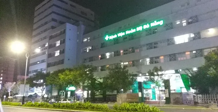 Võ sư người Mỹ mắc COVID-19, Bệnh viện Hoàn Mỹ Đà Nẵng bị phong tỏa - Ảnh 1. Võ sư người Mỹ mắc COVID-19, Bệnh viện Hoàn Mỹ Đà Nẵng bị phong tỏa - Ảnh 1.