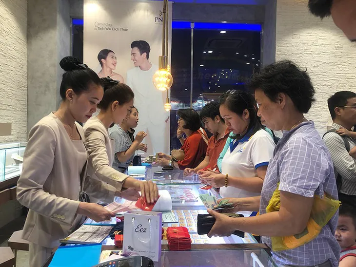 Cần cẩn trọng đầu tư “lướt sóng” khi giá vàng lập đỉnh - Ảnh 1.