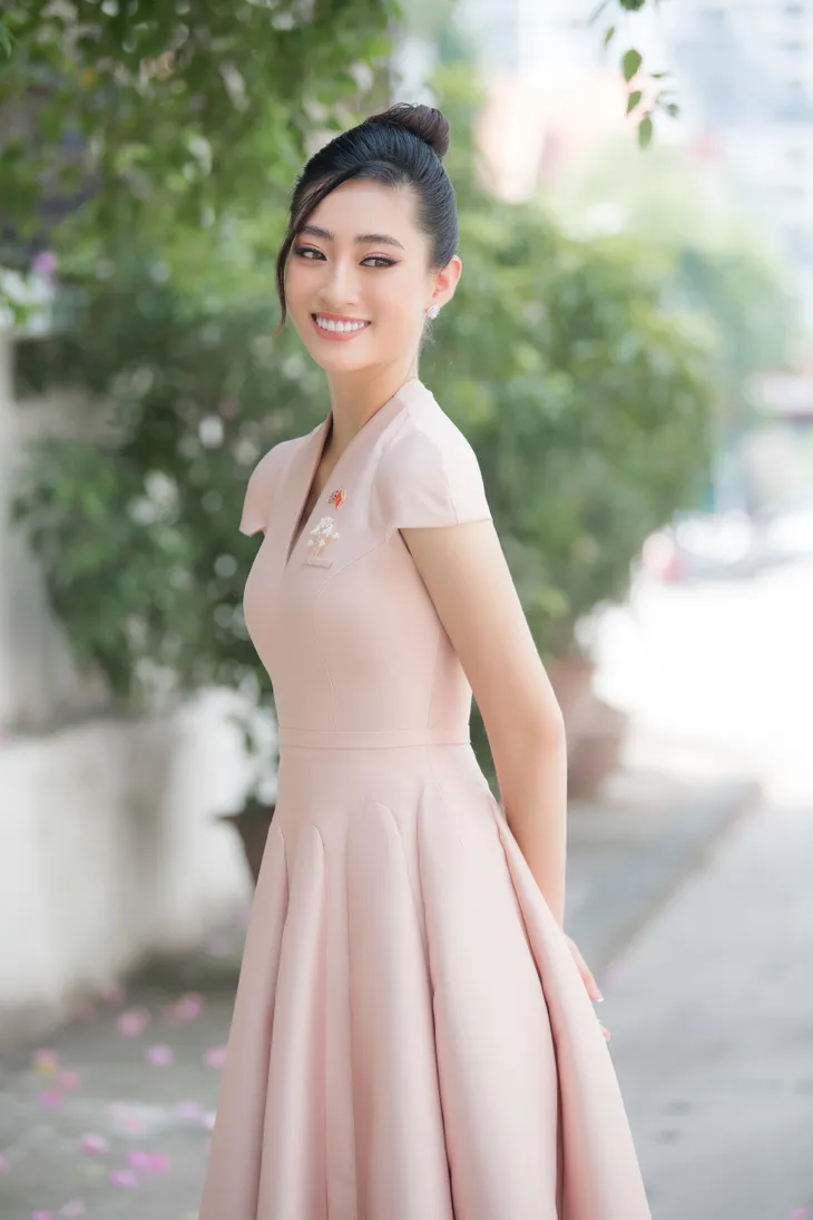 Lương Thuỳ Linh đồng hành cùng Đại sứ quán Anh phòng chống buôn bán người - Ảnh 7. Lương Thuỳ Linh đồng hành cùng Đại sứ quán Anh phòng chống buôn bán người - Ảnh 7.