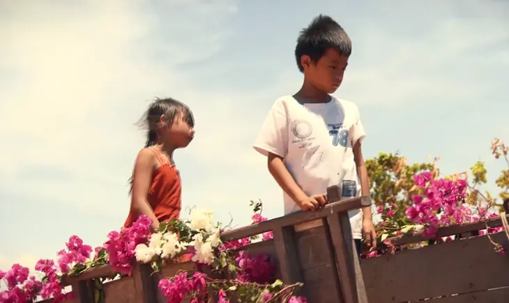 Cát đỏ - Tập 2: Hé lộ những chàng trai làm xáo trộn cuộc đời Nhớ - Ảnh 2. Cát đỏ - Tập 2: Hé lộ những chàng trai làm xáo trộn cuộc đời Nhớ - Ảnh 2.