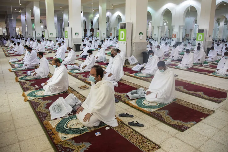 Chỉ 1.000 người được lựa chọn để tham gia hành hương tới thánh địa Mecca - Ảnh 2. Chỉ 1.000 người được lựa chọn để tham gia hành hương tới thánh địa Mecca - Ảnh 2.