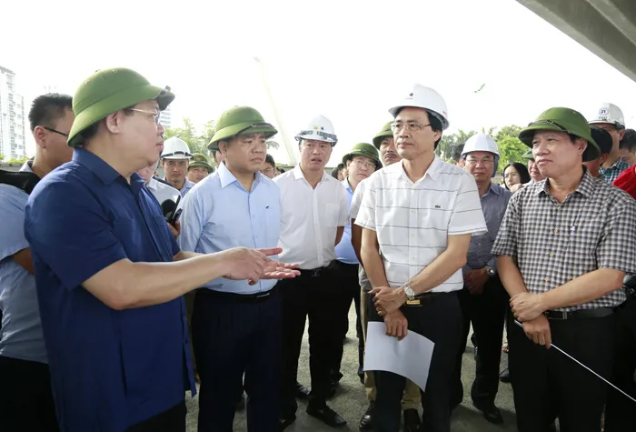 Hà Nội chốt tiến độ 5 dự án giao thông trọng điểm - Ảnh 1. Hà Nội chốt tiến độ 5 dự án giao thông trọng điểm - Ảnh 1.