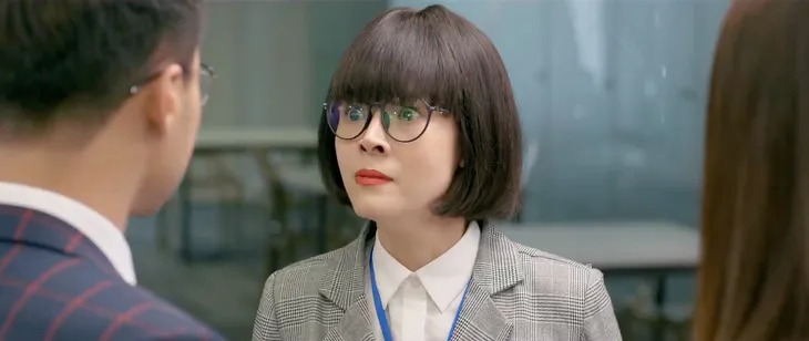 Tình yêu và tham vọng - Tập 31: Linh bị Hường hắt nước vào mặt nhưng đừng lo vì đã có Sơn đây rồi! - Ảnh 4. Tình yêu và tham vọng - Tập 31: Linh bị Hường hắt nước vào mặt nhưng đừng lo vì đã có Sơn đây rồi! - Ảnh 4.
