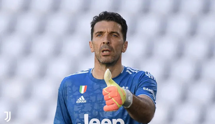 Juventus 4-1 Torino: Ronaldo sút phạt thành bàn, Buffon phá kỷ lục của Maldini (Vòng 30 Serie A) - Ảnh 2. Juventus 4-1 Torino: Ronaldo sút phạt thành bàn, Buffon phá kỷ lục của Maldini (Vòng 30 Serie A) - Ảnh 2.