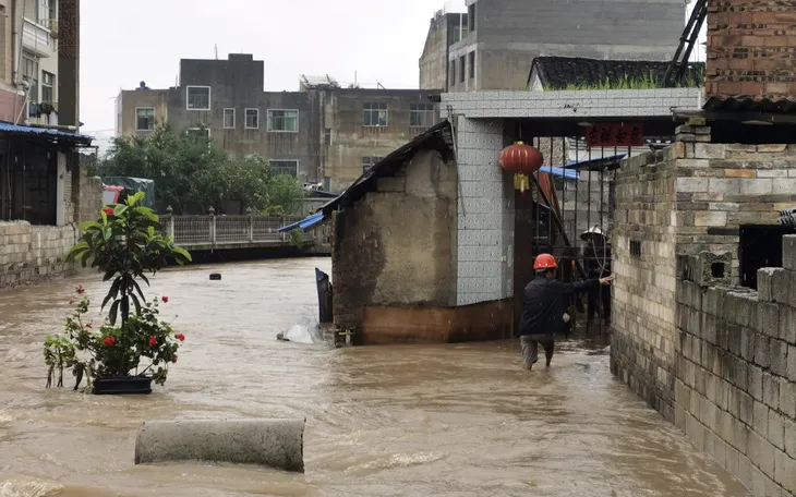 COVID-19 vừa qua, Vũ Hán lại ngập trong biển nước - Ảnh 4. COVID-19 vừa qua, Vũ Hán lại ngập trong biển nước - Ảnh 4.