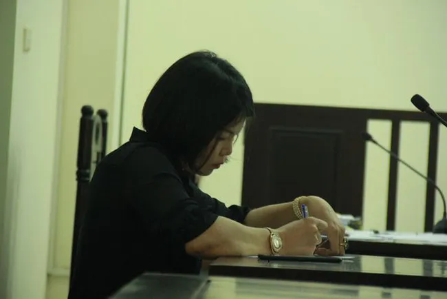Y án 7 năm tù đối với nữ cựu Thượng úy Công an gài ma túy vào xe hại người khác - Ảnh 1. Y án 7 năm tù đối với nữ cựu Thượng úy Công an gài ma túy vào xe hại người khác - Ảnh 1.