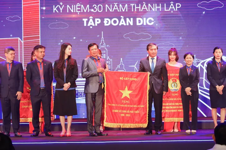 Tập đoàn DIC: Hành trình 30 năm “bứt phá thành công” - Ảnh 2. Tập đoàn DIC: Hành trình 30 năm “bứt phá thành công” - Ảnh 2.