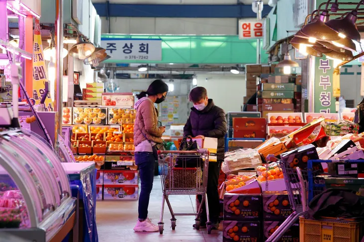 Khó bắt kịp xu hướng, chợ truyền thống Hàn Quốc nguy cơ bị bỏ lại phía sau - Ảnh 1. Khó bắt kịp xu hướng, chợ truyền thống Hàn Quốc nguy cơ bị bỏ lại phía sau - Ảnh 1.