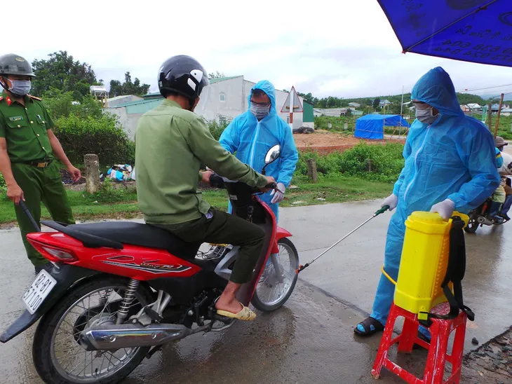 Bộ Y tế yêu cầu điều trị kháng sinh dự phòng để kiểm soát bệnh bạch hầu - Ảnh 1.