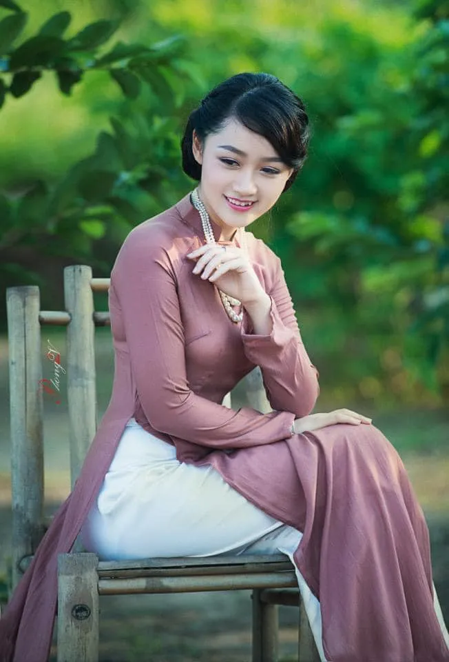 BTV Thời sự Thu Hà đẹp dịu dàng e ấp bên đầm Sen - Ảnh 7. BTV Thời sự Thu Hà đẹp dịu dàng e ấp bên đầm Sen - Ảnh 7.