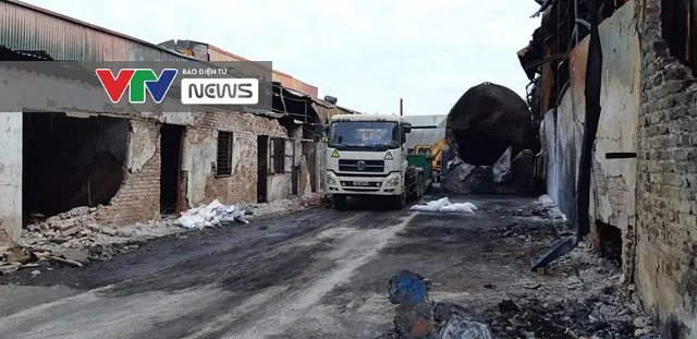 Có dấu hiệu sản xuất trái phép hóa chất tại kho hàng bị cháy ở Long Biên - Ảnh 5. Có dấu hiệu sản xuất trái phép hóa chất tại kho hàng bị cháy ở Long Biên - Ảnh 5.