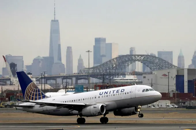 United Airlines cảnh báo khả năng sa thải 36.000 nhân viên - Ảnh 1. United Airlines cảnh báo khả năng sa thải 36.000 nhân viên - Ảnh 1.