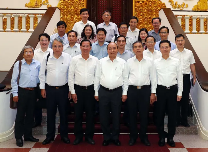 Bến Tre phải luôn giữ vững tinh thần đồng khởi, vượt qua thử thách của thiên tai - Ảnh 1. Bến Tre phải luôn giữ vững tinh thần đồng khởi, vượt qua thử thách của thiên tai - Ảnh 1.