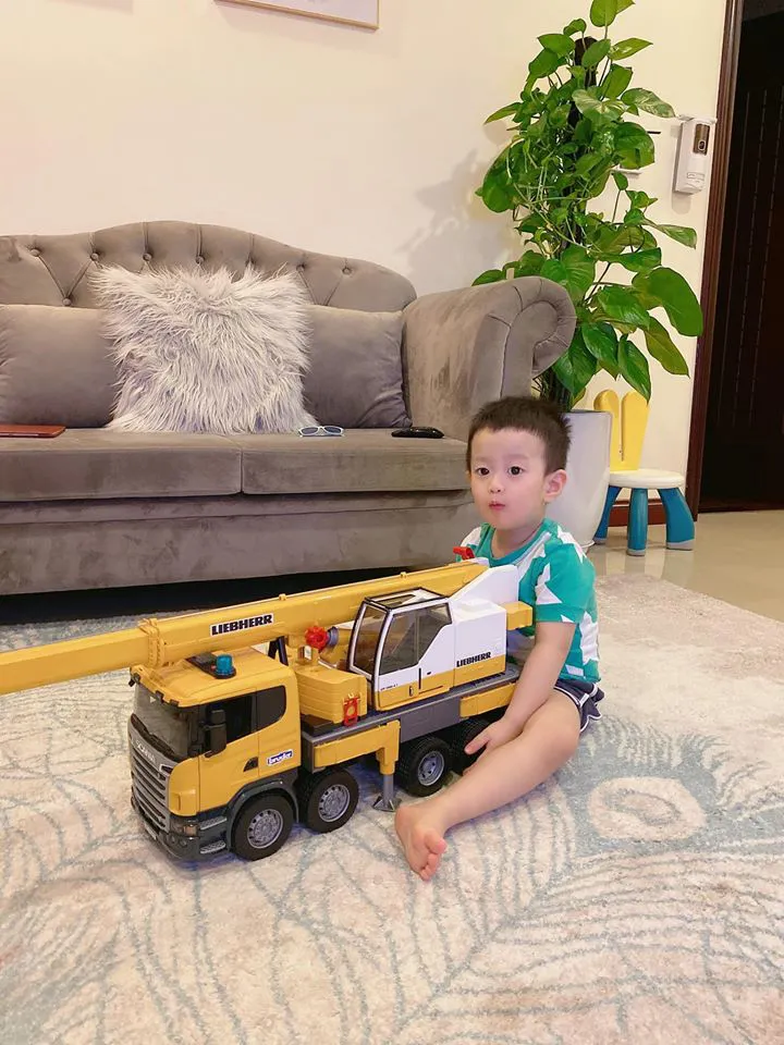 Việt Anh căng thẳng vượt qua khủng hoảng hậu ly hôn cùng con trai - Ảnh 1. Việt Anh căng thẳng vượt qua khủng hoảng hậu ly hôn cùng con trai - Ảnh 1.