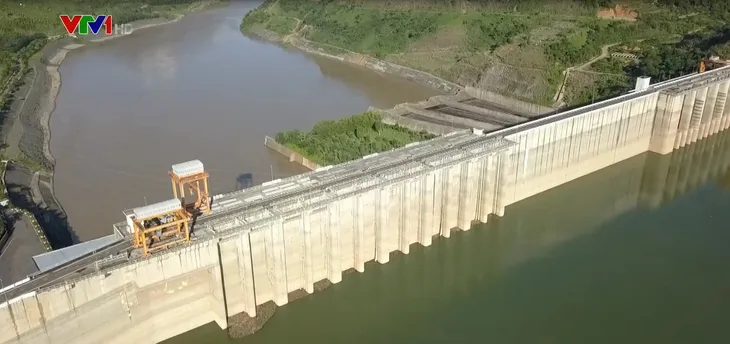Vận hành hồ đập an toàn khi mưa lũ bất thường - Ảnh 1. Vận hành hồ đập an toàn khi mưa lũ bất thường - Ảnh 1.