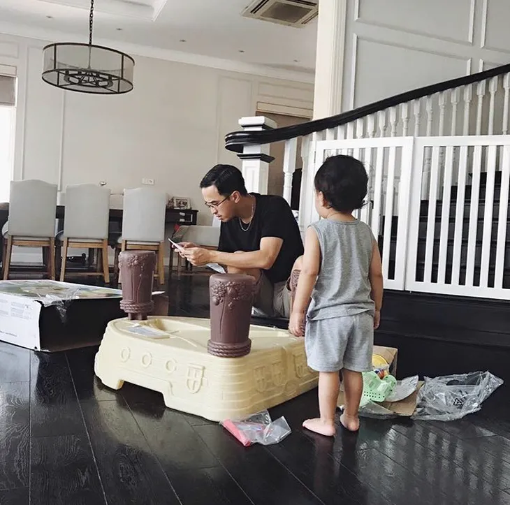 Tăng Thanh Hà khoe ảnh gia đình ấm áp - Ảnh 3. Tăng Thanh Hà khoe ảnh gia đình ấm áp - Ảnh 3.