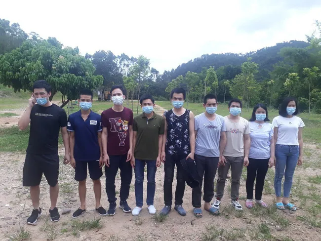 “Hiệp đấu” mới với COVID-19: Vừa bịt chỗ rò rỉ, vừa dẹp loạn tin giả, “giặc nhà” - Ảnh 6. “Hiệp đấu” mới với COVID-19: Vừa bịt chỗ rò rỉ, vừa dẹp loạn tin giả, “giặc nhà” - Ảnh 6.