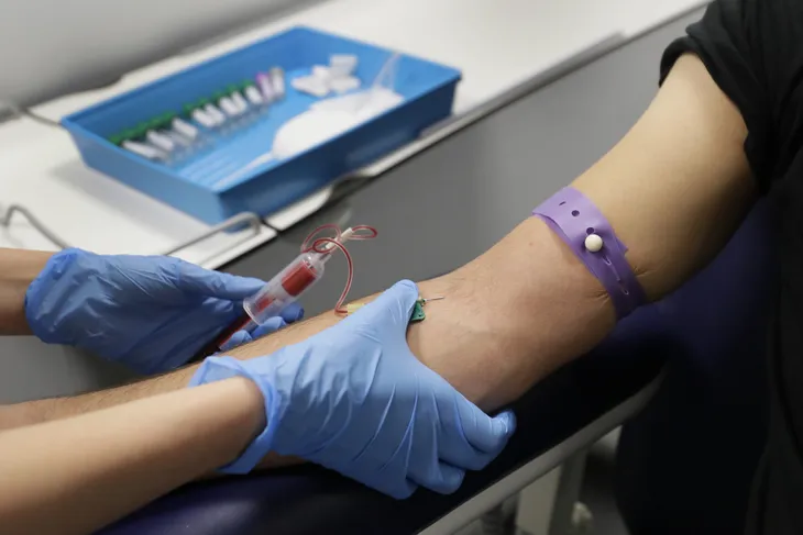 Chỉ một nửa dân số Anh muốn tiêm vaccine ngừa COVID-19 - Ảnh 1. Chỉ một nửa dân số Anh muốn tiêm vaccine ngừa COVID-19 - Ảnh 1.