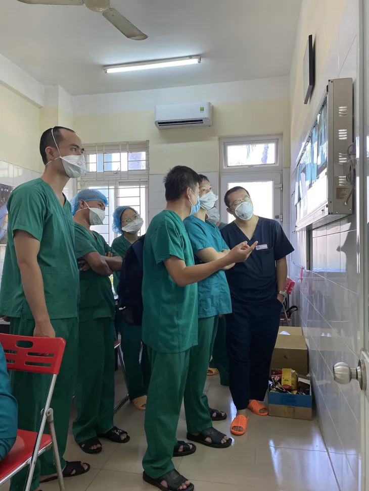 Bác sĩ Bệnh viện Chợ Rẫy từ tâm dịch Đà Nẵng lạc quan, quyết tâm vượt qua đại dịch - Ảnh 2. Bác sĩ Bệnh viện Chợ Rẫy từ tâm dịch Đà Nẵng lạc quan, quyết tâm vượt qua đại dịch - Ảnh 2.