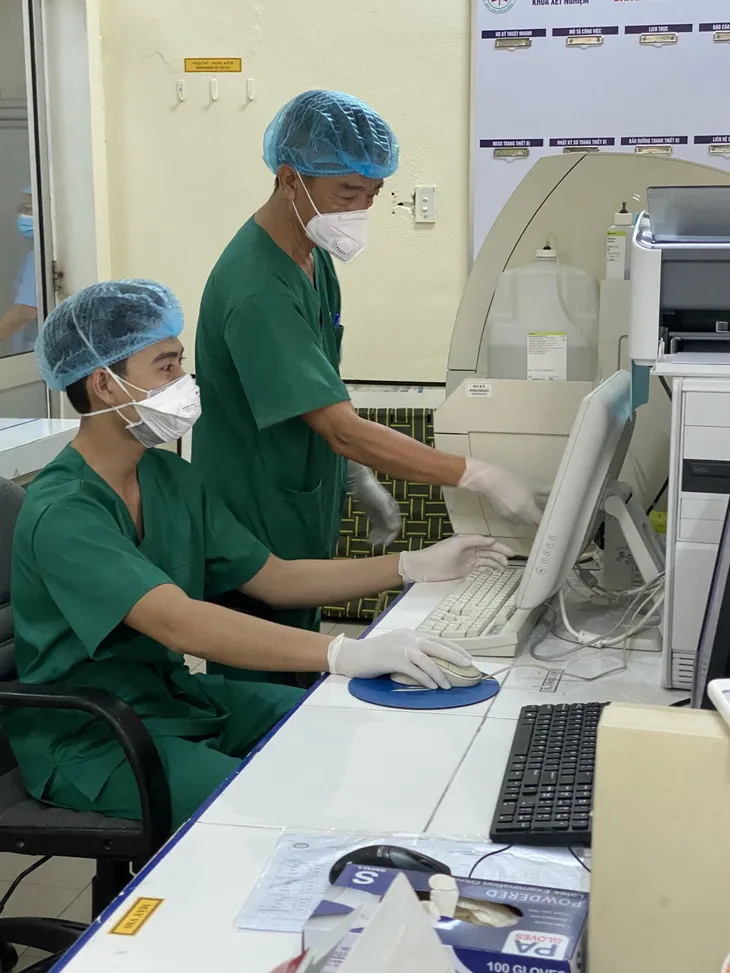 Bác sĩ Bệnh viện Chợ Rẫy từ tâm dịch Đà Nẵng lạc quan, quyết tâm vượt qua đại dịch - Ảnh 1. Bác sĩ Bệnh viện Chợ Rẫy từ tâm dịch Đà Nẵng lạc quan, quyết tâm vượt qua đại dịch - Ảnh 1.