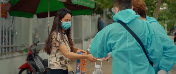 Xót xa và cảm phục Đà Nẵng trong đoạn phim ngắn chống chọi với COVID-19 - Ảnh 2. Xót xa và cảm phục Đà Nẵng trong đoạn phim ngắn chống chọi với COVID-19 - Ảnh 2.