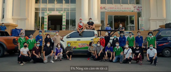 Xót xa và cảm phục Đà Nẵng trong đoạn phim ngắn chống chọi với COVID-19 - Ảnh 5. Xót xa và cảm phục Đà Nẵng trong đoạn phim ngắn chống chọi với COVID-19 - Ảnh 5.