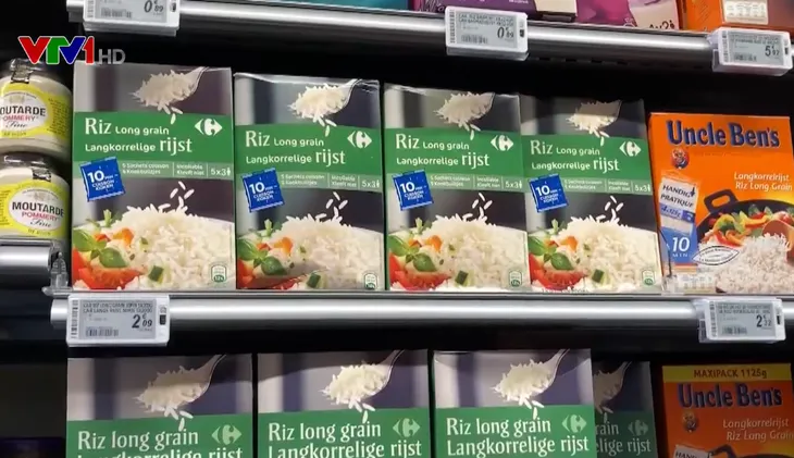 Gạo Việt trong các siêu thị châu Âu được đóng gói ra sao? - Ảnh 1. Gạo Việt trong các siêu thị châu Âu được đóng gói ra sao? - Ảnh 1.