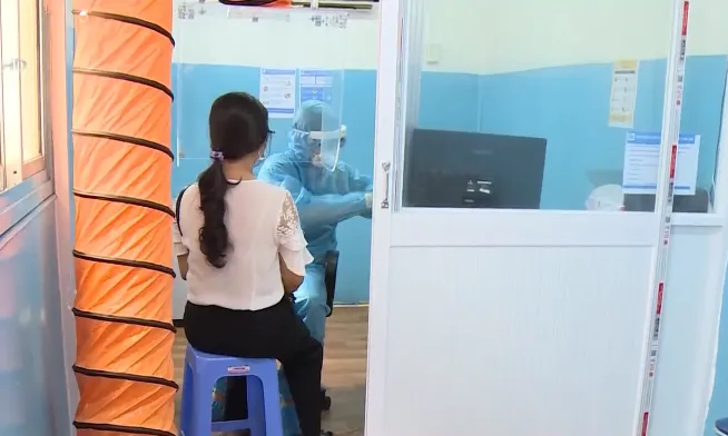 Các bệnh viện triển khai thêm phòng cấp cứu sàng lọc COVID-19 - Ảnh 1. Các bệnh viện triển khai thêm phòng cấp cứu sàng lọc COVID-19 - Ảnh 1.