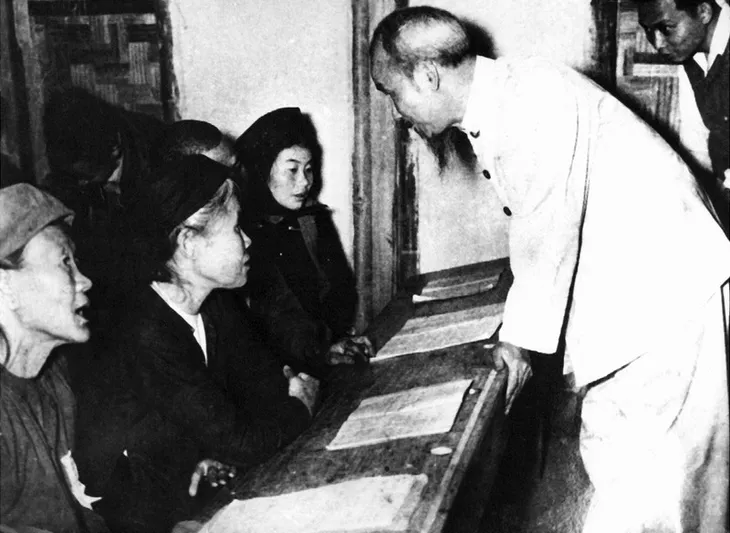 Ký ức khó quên về phong trào Bình dân học vụ - Ảnh 1. Ký ức khó quên về phong trào Bình dân học vụ - Ảnh 1.