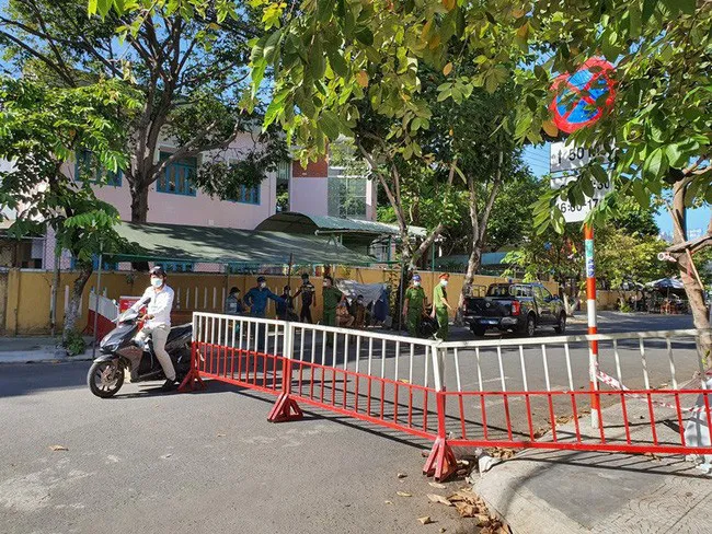 Tiếp tục tạm dừng các phương tiện giao thông đi và đến Đà Nẵng - Ảnh 1. Tiếp tục tạm dừng các phương tiện giao thông đi và đến Đà Nẵng - Ảnh 1.
