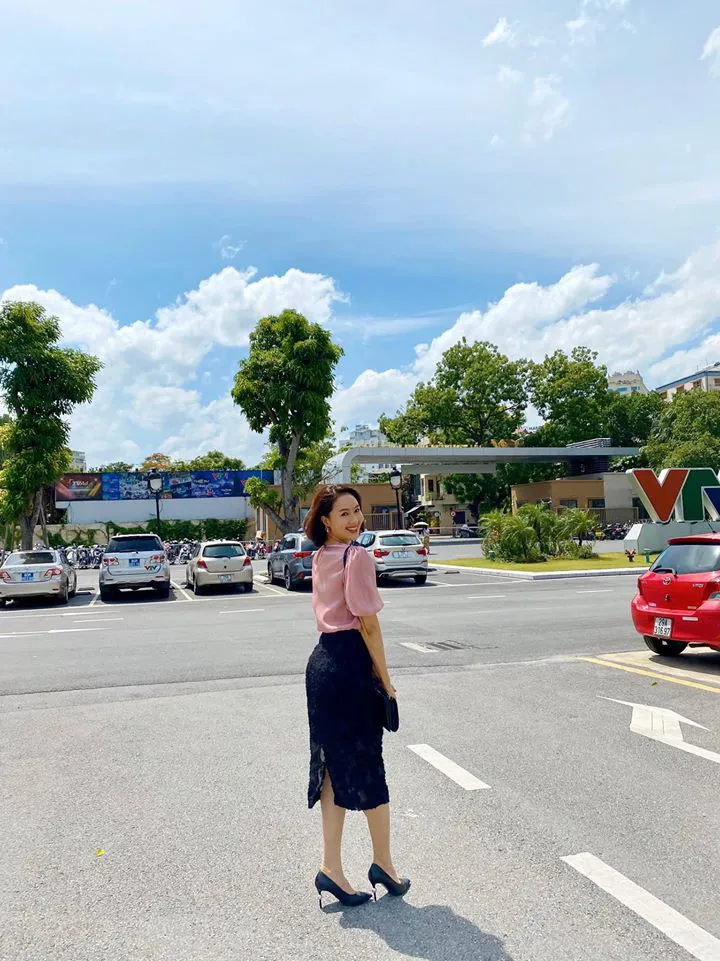 Nhìn lại loạt ảnh này của Hồng Diễm mới thấy cắt tóc ngắn là quyết định đúng đắn - Ảnh 16. Nhìn lại loạt ảnh này của Hồng Diễm mới thấy cắt tóc ngắn là quyết định đúng đắn - Ảnh 16.