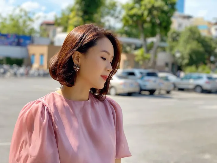 Nhìn lại loạt ảnh này của Hồng Diễm mới thấy cắt tóc ngắn là quyết định đúng đắn - Ảnh 15. Nhìn lại loạt ảnh này của Hồng Diễm mới thấy cắt tóc ngắn là quyết định đúng đắn - Ảnh 15.