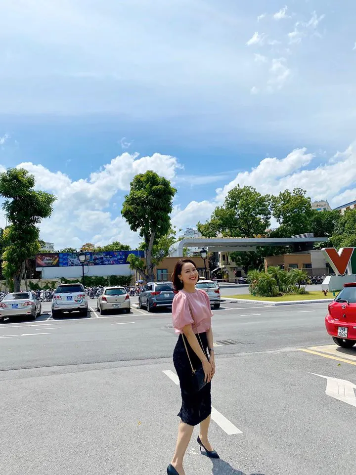 Nhìn lại loạt ảnh này của Hồng Diễm mới thấy cắt tóc ngắn là quyết định đúng đắn - Ảnh 14. Nhìn lại loạt ảnh này của Hồng Diễm mới thấy cắt tóc ngắn là quyết định đúng đắn - Ảnh 14.