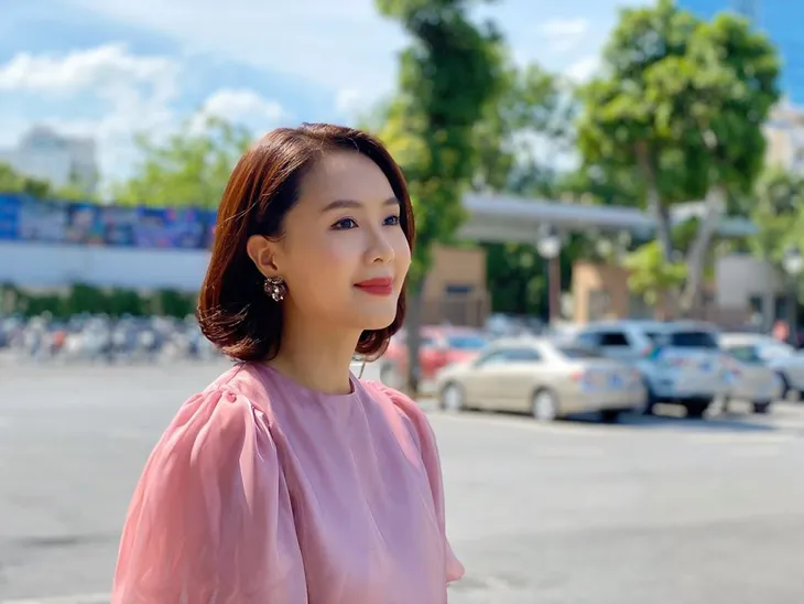 Nhìn lại loạt ảnh này của Hồng Diễm mới thấy cắt tóc ngắn là quyết định đúng đắn - Ảnh 11. Nhìn lại loạt ảnh này của Hồng Diễm mới thấy cắt tóc ngắn là quyết định đúng đắn - Ảnh 11.
