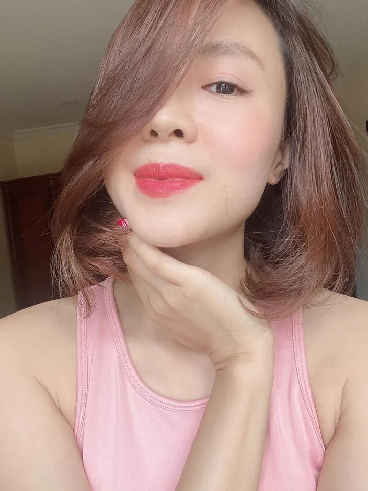 Nhìn lại loạt ảnh này của Hồng Diễm mới thấy cắt tóc ngắn là quyết định đúng đắn - Ảnh 5. Nhìn lại loạt ảnh này của Hồng Diễm mới thấy cắt tóc ngắn là quyết định đúng đắn - Ảnh 5.