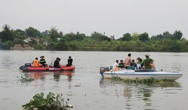 Truy bắt cát tặc, một chiến sĩ công an hi sinh - Ảnh 1. Truy bắt cát tặc, một chiến sĩ công an hi sinh - Ảnh 1.