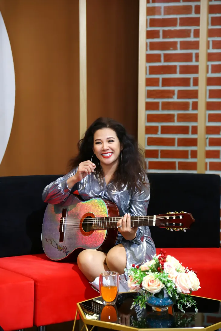Nữ hoàng nhạc Pháp Thanh Hoa - U50 vẫn trẻ như gái 20 - Ảnh 2. Nữ hoàng nhạc Pháp Thanh Hoa - U50 vẫn trẻ như gái 20 - Ảnh 2.