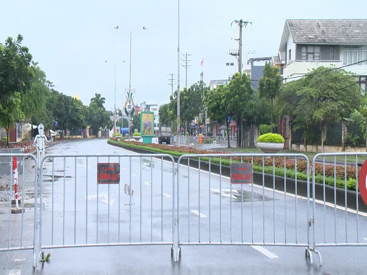 Cà Mau, Long An, Hải Dương tăng cường kiểm soát y tế người ra vào địa bàn - Ảnh 2. Cà Mau, Long An, Hải Dương tăng cường kiểm soát y tế người ra vào địa bàn - Ảnh 2.