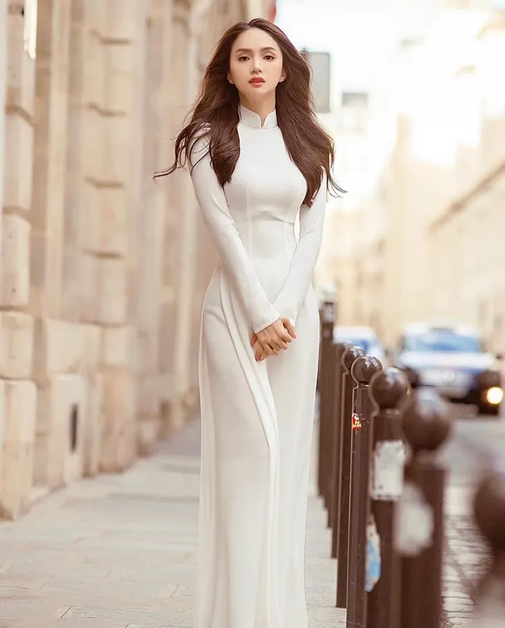 Hương Giang khoe ảnh áo dài thướt tha, nhắc đến Paris - Ảnh 4. Hương Giang khoe ảnh áo dài thướt tha, nhắc đến Paris - Ảnh 4.