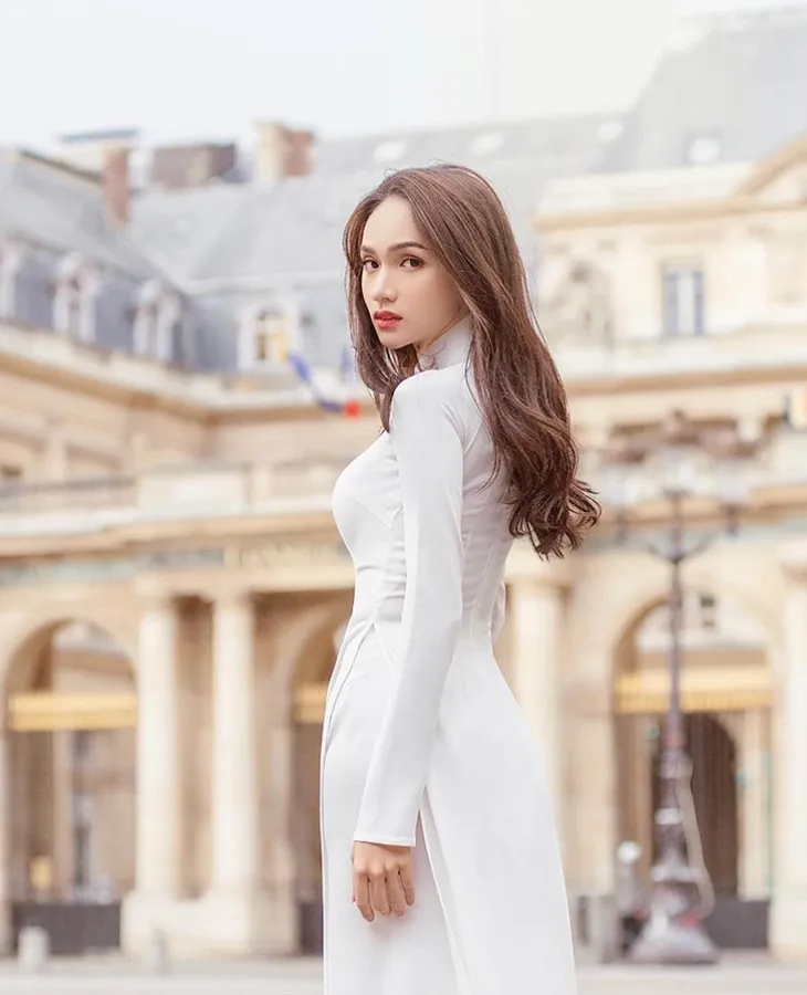 Hương Giang khoe ảnh áo dài thướt tha, nhắc đến Paris - Ảnh 2. Hương Giang khoe ảnh áo dài thướt tha, nhắc đến Paris - Ảnh 2.