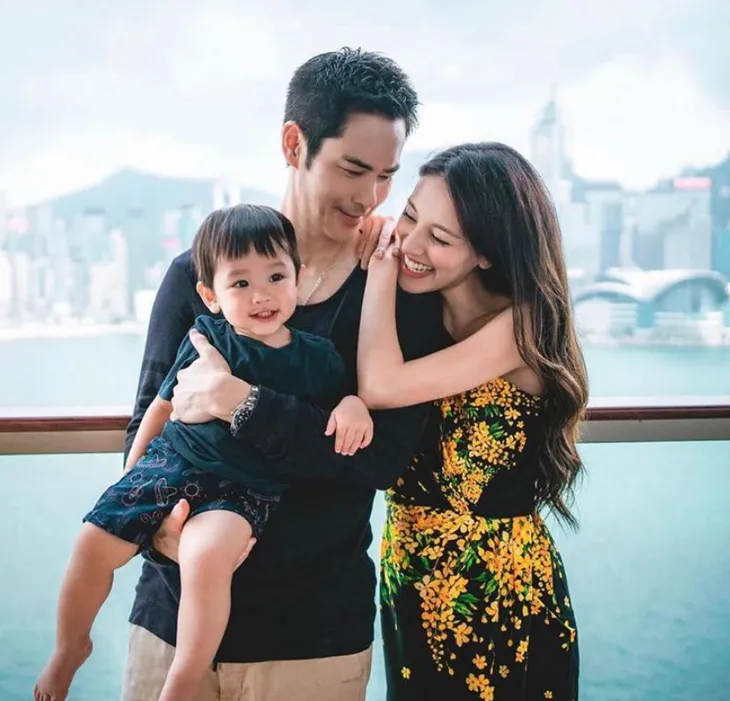 Hoa hậu Hong Kong 2013 hài lòng với cuộc hôn nhân cùng chồng lớn tuổi, giàu có và nổi tiếng - Ảnh 1. Hoa hậu Hong Kong 2013 hài lòng với cuộc hôn nhân cùng chồng lớn tuổi, giàu có và nổi tiếng - Ảnh 1.
