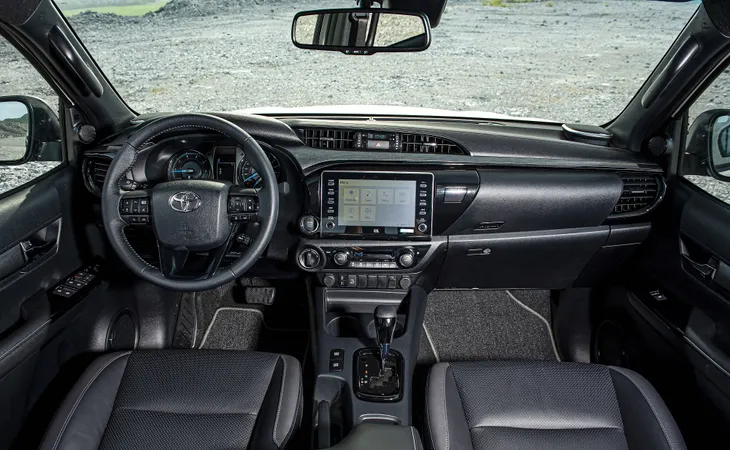 Toyota Hilux 2020 ra mắt với giá hơn 600 triệu đồng - Ảnh 2. Toyota Hilux 2020 ra mắt với giá hơn 600 triệu đồng - Ảnh 2.