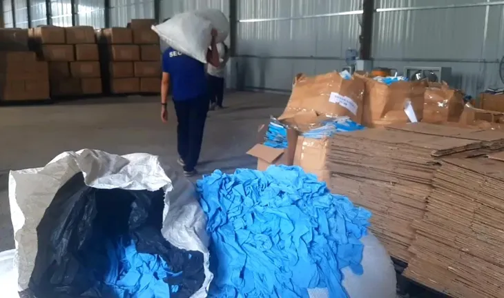 Phát hiện 2,1 triệu găng tay y tế đã qua sử dụng - Ảnh 1. Phát hiện 2,1 triệu găng tay y tế đã qua sử dụng - Ảnh 1.