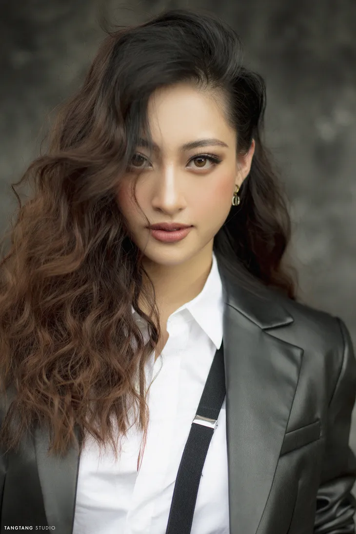 Hoa hậu Lương Thùy Linh tung bộ ảnh “cực độc” đón tuổi 20 - Ảnh 1. Hoa hậu Lương Thùy Linh tung bộ ảnh “cực độc” đón tuổi 20 - Ảnh 1.