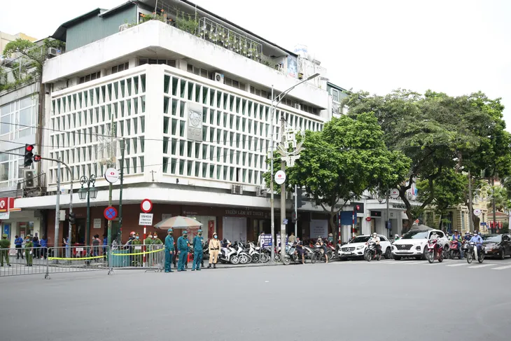 Giây phút tiễn đưa nguyên Tổng Bí thư Lê Khả Phiêu về cõi vĩnh hằng - Ảnh 4. Giây phút tiễn đưa nguyên Tổng Bí thư Lê Khả Phiêu về cõi vĩnh hằng - Ảnh 4.