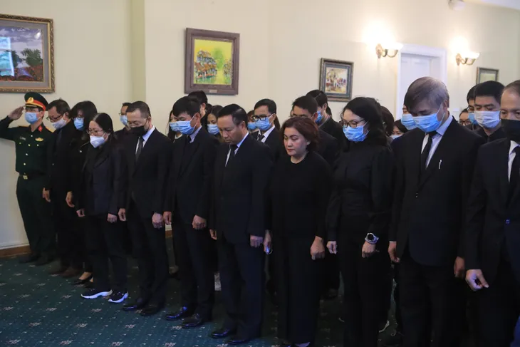 Lãnh đạo các nước và bạn bè quốc tế viếng nguyên Tổng Bí thư Lê Khả Phiêu - Ảnh 4. Lãnh đạo các nước và bạn bè quốc tế viếng nguyên Tổng Bí thư Lê Khả Phiêu - Ảnh 4.